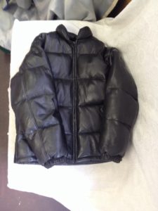 革ジャケット　傷　B1　ソファー、鞄、バッグ、修理、張替、黒ずみ汚れ、クリーニング、色移り、擦り傷、染め直し